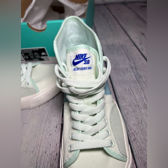 NIB! NIKE SB Blazer Court Mid Premium Barely Green/Boarder Blue. W 7.5 M 6 - Picture 6 of 16